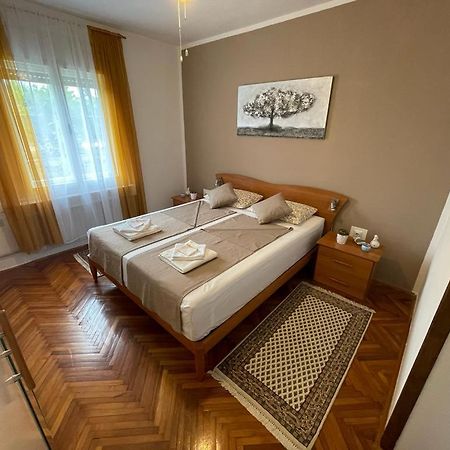 Apartman Pcelica Apartment พูลา ภายนอก รูปภาพ