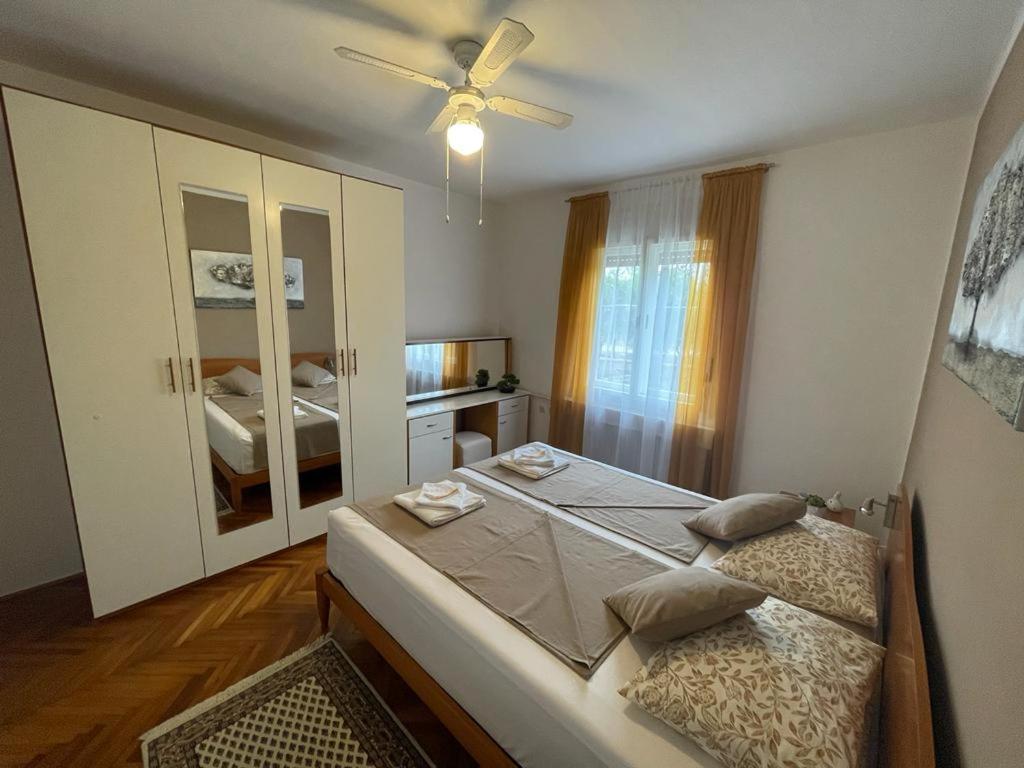 Apartman Pcelica Apartment พูลา ภายนอก รูปภาพ