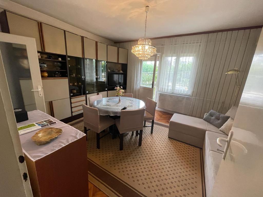 Apartman Pcelica Apartment พูลา ภายนอก รูปภาพ