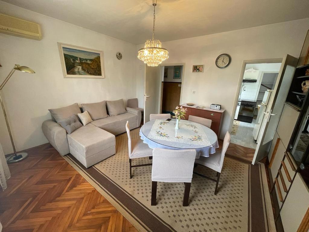 Apartman Pcelica Apartment พูลา ภายนอก รูปภาพ