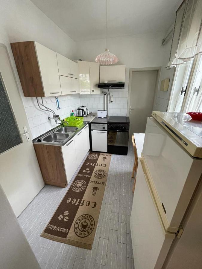 Apartman Pcelica Apartment พูลา ภายนอก รูปภาพ