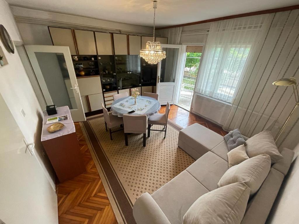 Apartman Pcelica Apartment พูลา ภายนอก รูปภาพ